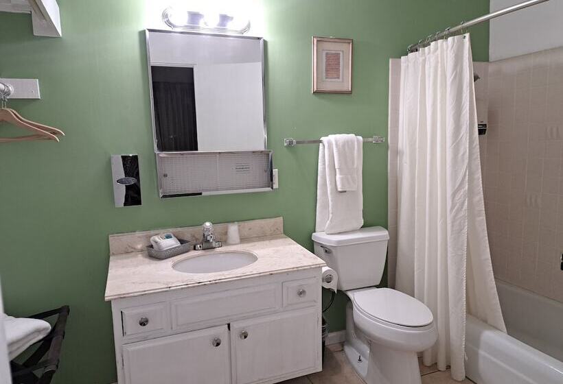 هتل Sandpiper Springs Spa & Retreat