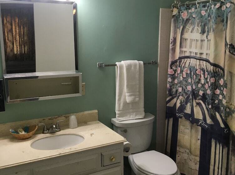 هتل Sandpiper Springs Spa & Retreat