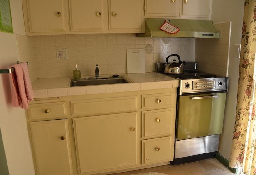 هتل Sandpiper Springs Spa & Retreat