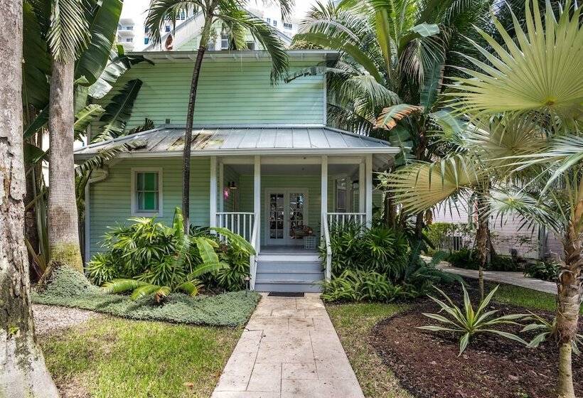 هتل Miami River Inn By Renzzi