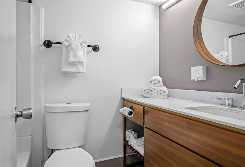 Отель The Beverley Beach House