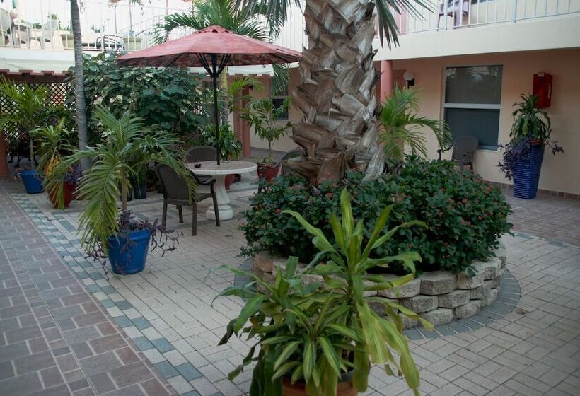Lago Mar Motel And Apartments