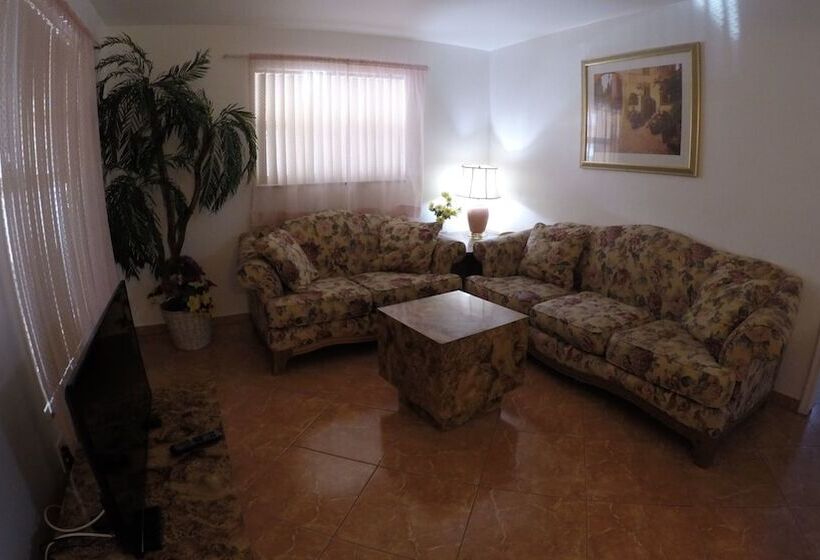 Lago Mar Motel And Apartments