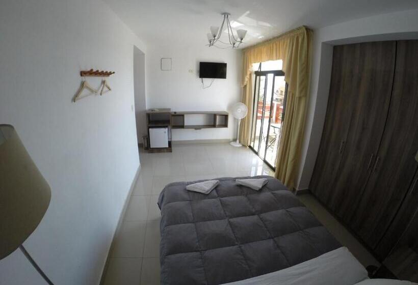هاستل Residencial Los Frayles