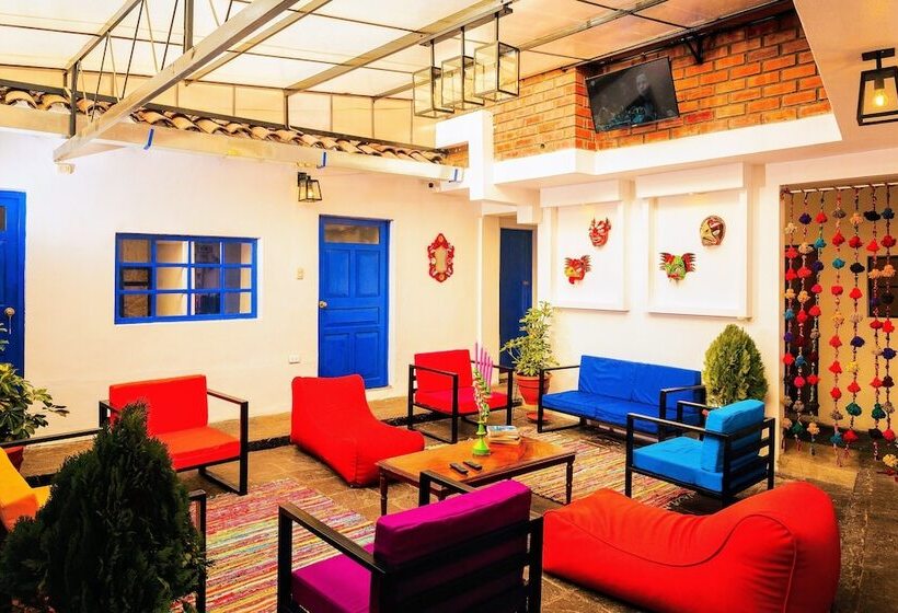 تختخواب و صبحانه Saqray Hostel