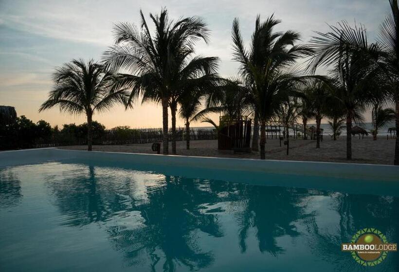 هتل Bamboo Lodge