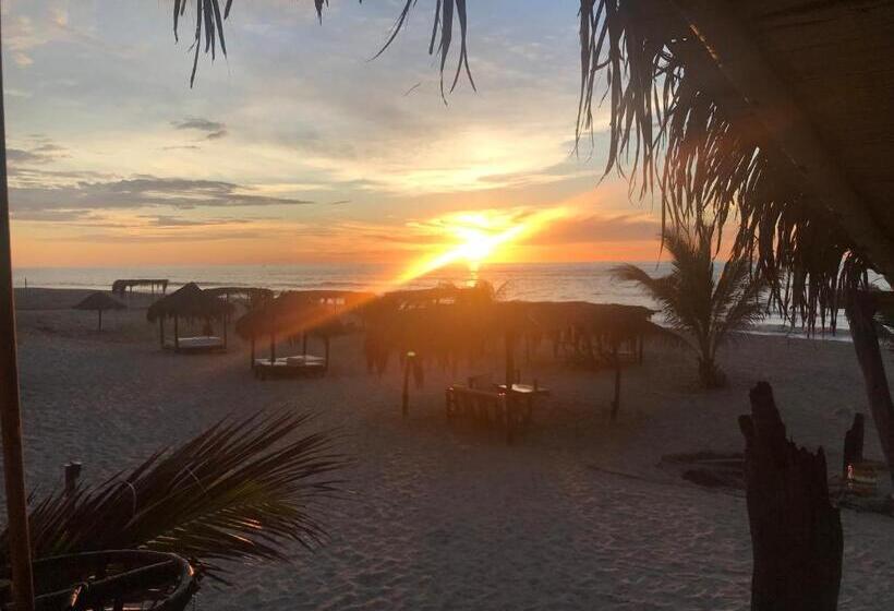 هتل Bamboo Lodge