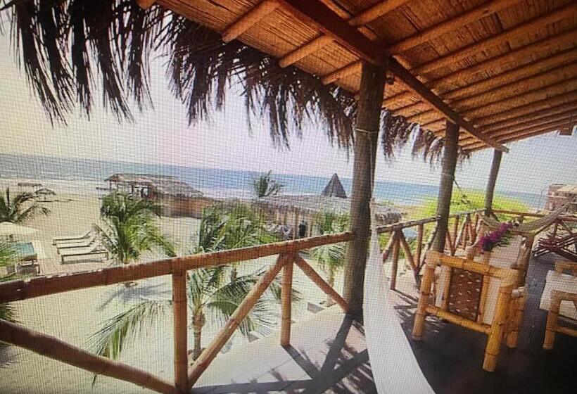 هتل Bamboo Lodge