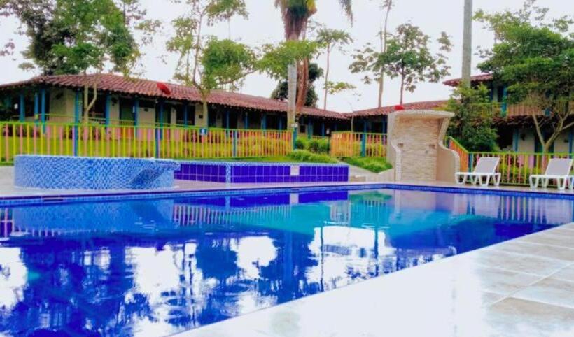 هتل Campestre Los Nogales