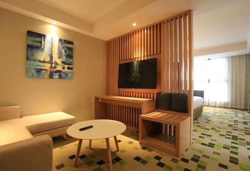 هتل Holiday Inn Express Zhangjiakou Park View