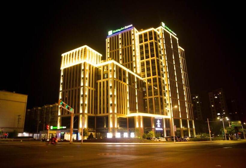 هتل Holiday Inn Express Zhangjiakou Park View
