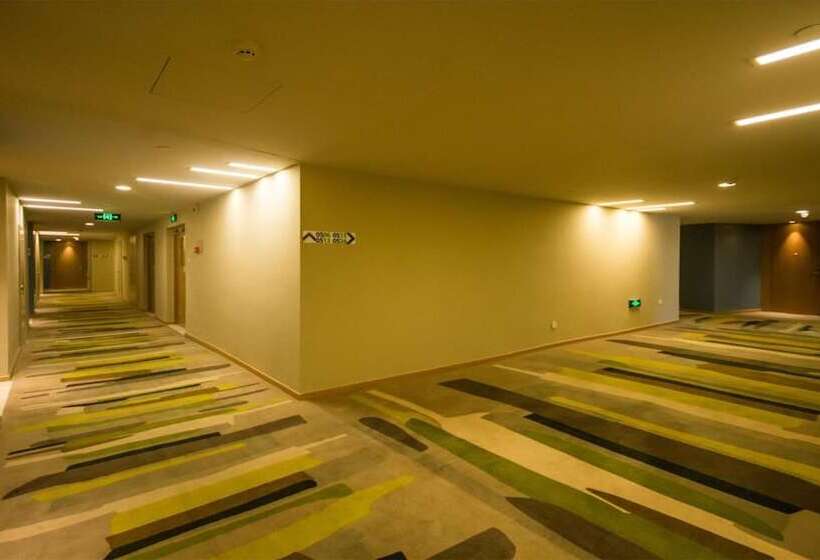هتل Holiday Inn Express Zhangjiakou Park View