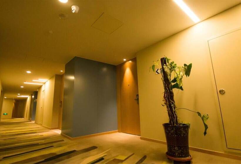 هتل Holiday Inn Express Zhangjiakou Park View