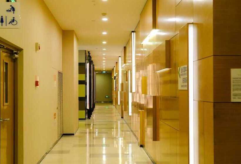 هتل Holiday Inn Express Zhangjiakou Park View