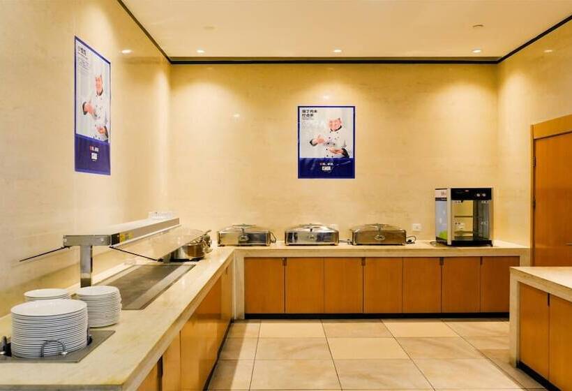 هتل Holiday Inn Express Zhangjiakou Park View