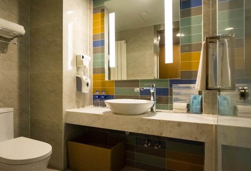 هتل Holiday Inn Express Zhangjiakou Park View