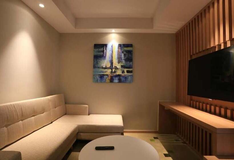 هتل Holiday Inn Express Zhangjiakou Park View
