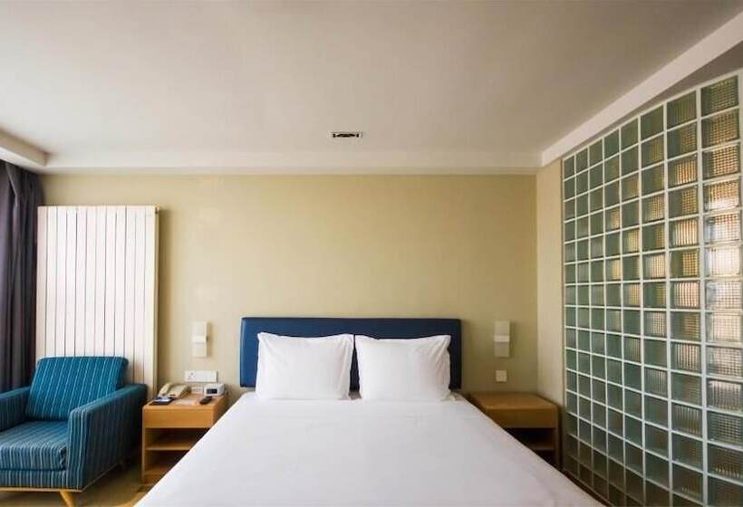 هتل Holiday Inn Express Zhangjiakou Park View