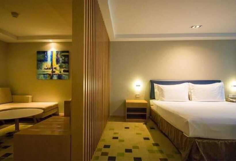 هتل Holiday Inn Express Zhangjiakou Park View