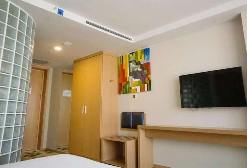 هتل Holiday Inn Express Zhangjiakou Park View