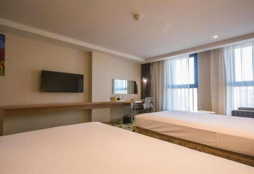 هتل Holiday Inn Express Zhangjiakou Park View