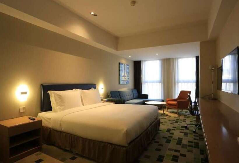هتل Holiday Inn Express Zhangjiakou Park View
