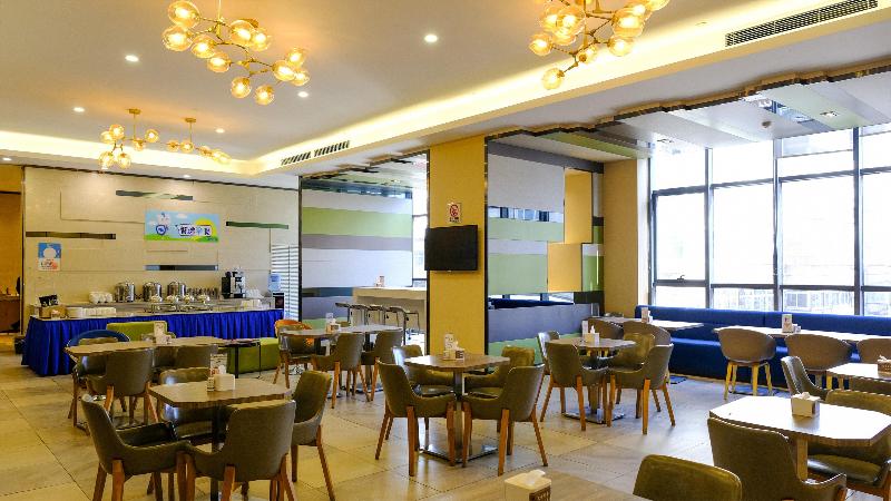 هتل Holiday Inn Express Zhangjiakou Park View