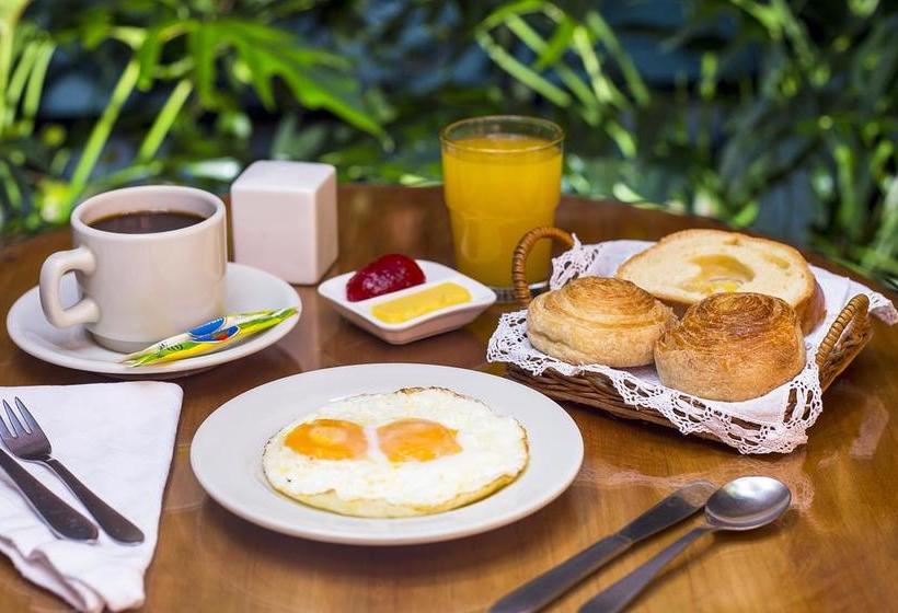 هتل Hostal Balcony