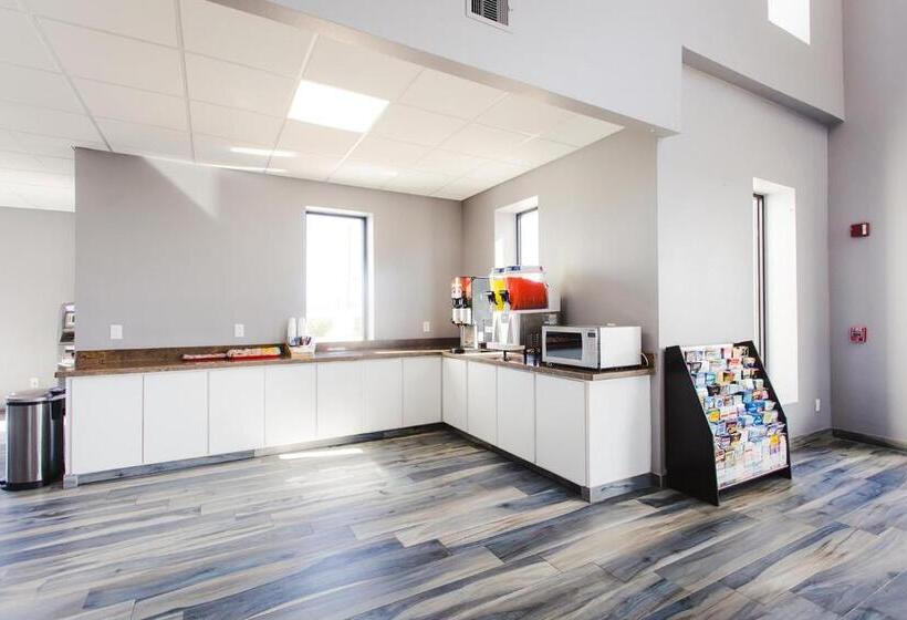 מוטל Econo Lodge Inn & Suites