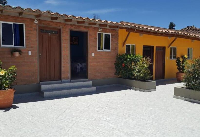 هاستل Hostal El Hangar