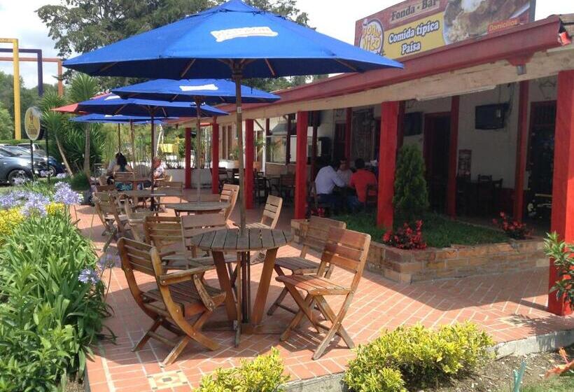 هاستل Hostal El Hangar