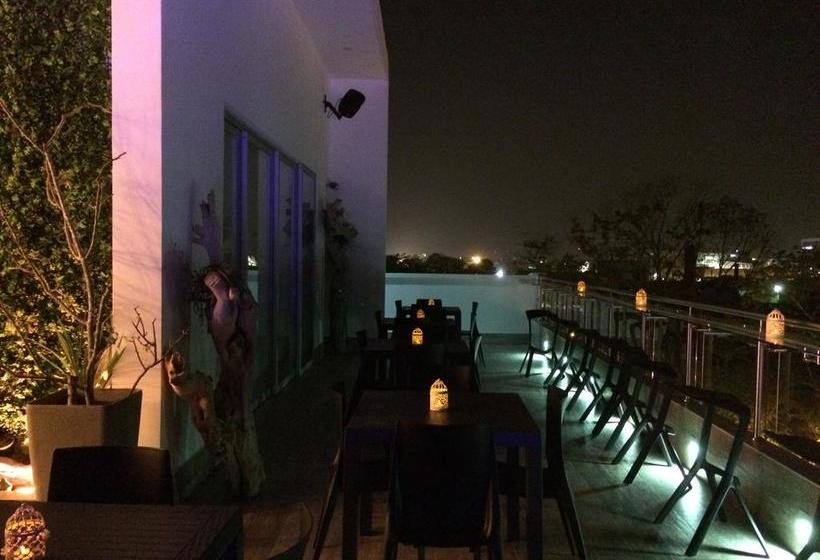 Hausen Hotel   Suites