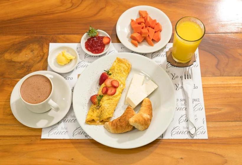 هتل Cinco Monteria