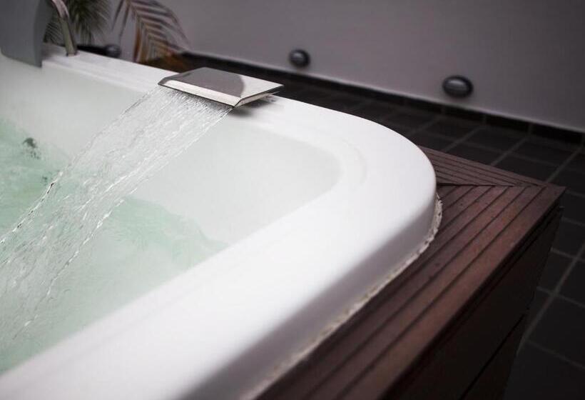 هتل Cinco Monteria