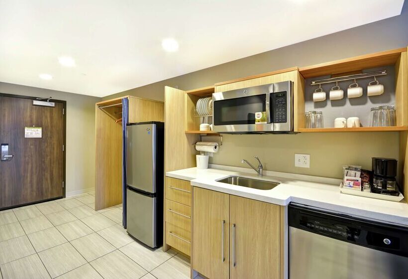 هتل Home2 Suites By Hilton  St. Simons Island