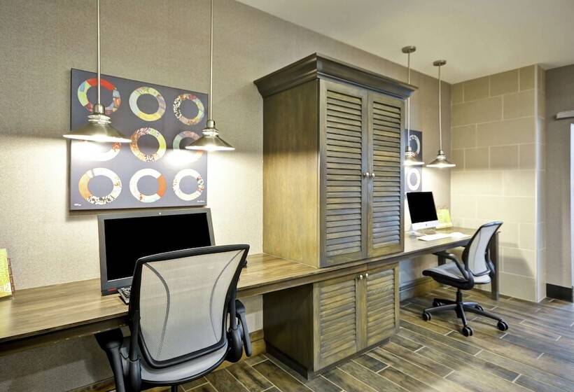 هتل Home2 Suites By Hilton  St. Simons Island