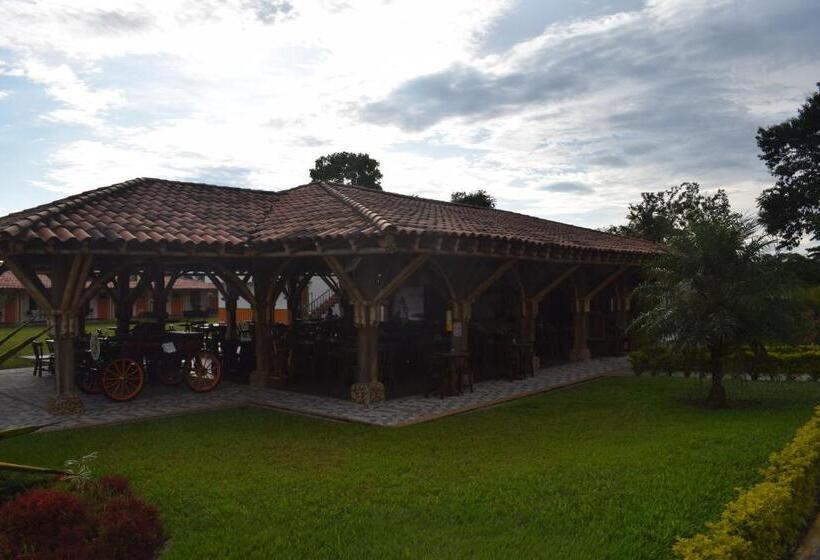هتل Parque De Los Arrieros