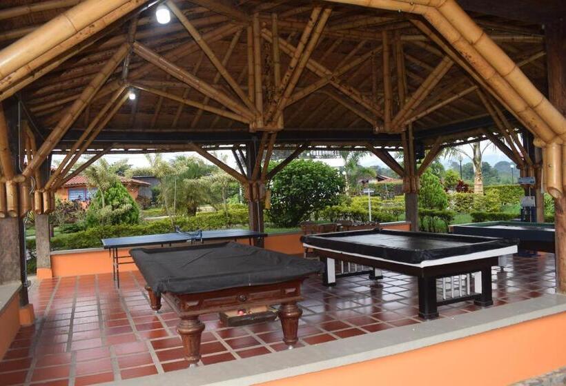 هتل Parque De Los Arrieros