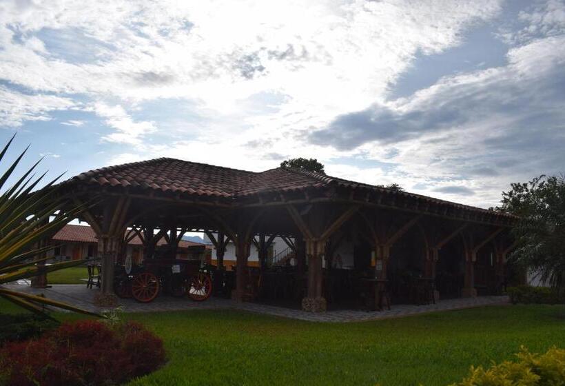 هتل Parque De Los Arrieros