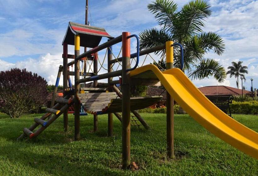 هتل Parque De Los Arrieros