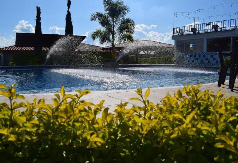 هتل Parque De Los Arrieros