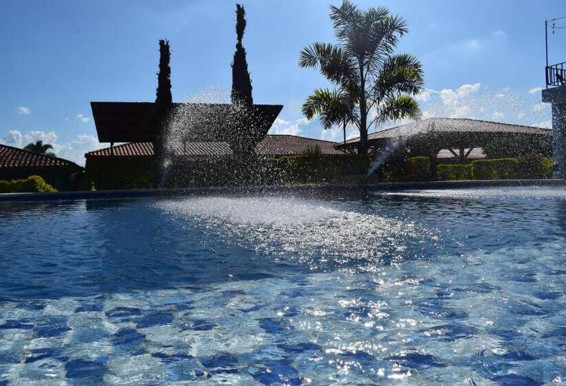 هتل Parque De Los Arrieros