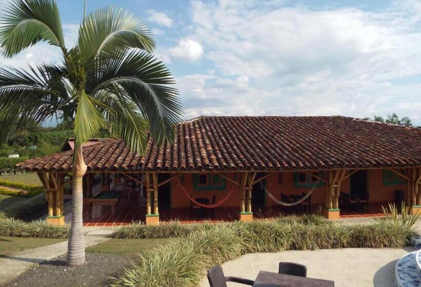 هتل Parque De Los Arrieros