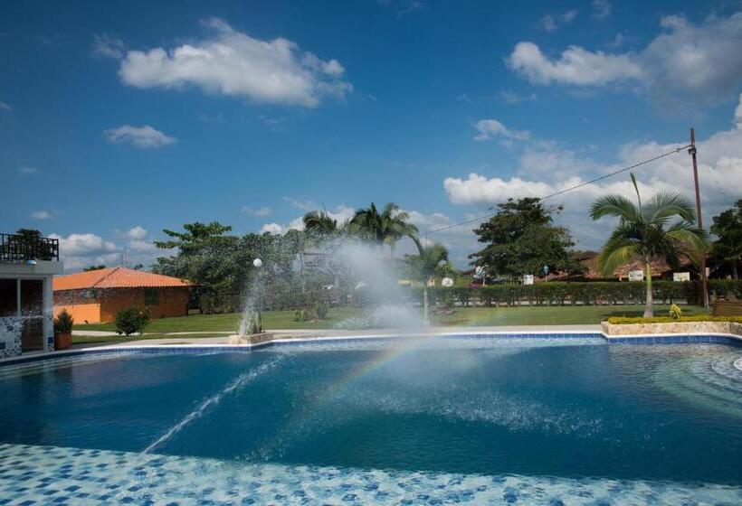 هتل Parque De Los Arrieros