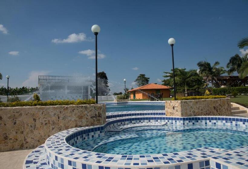 هتل Parque De Los Arrieros