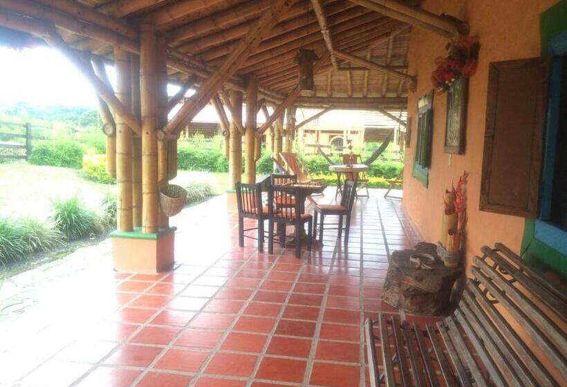 هتل Parque De Los Arrieros