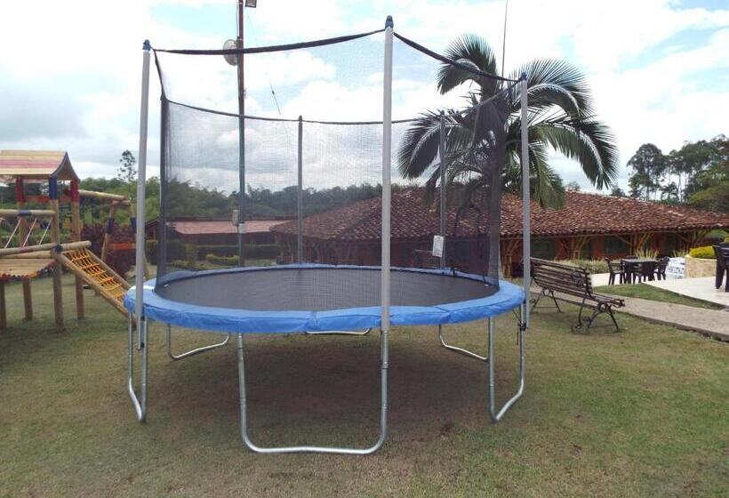 هتل Parque De Los Arrieros