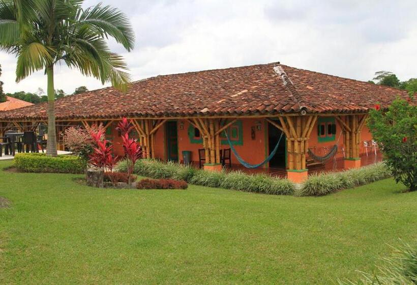 هتل Parque De Los Arrieros