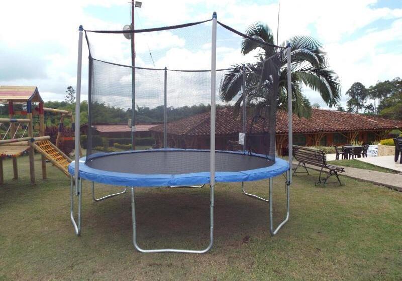 هتل Parque De Los Arrieros