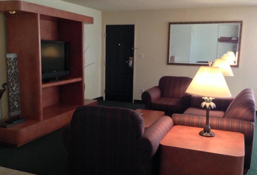 فندق University Inn And Suites